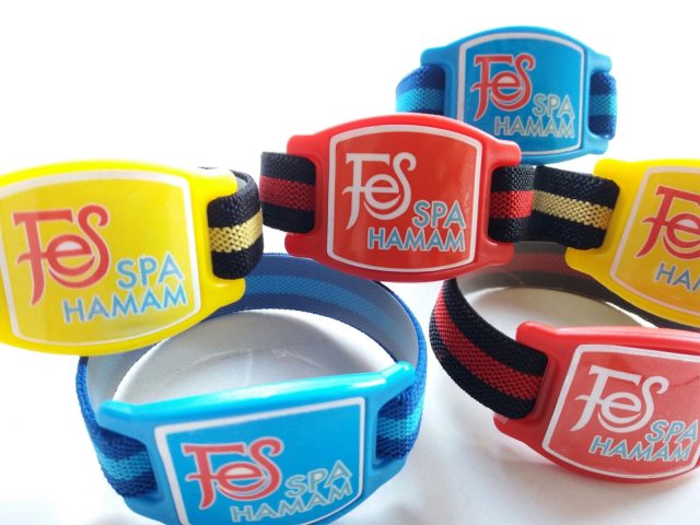Ödeme sistemlerinde kullanılan kasalı RFID bileklik